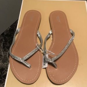 Davids Bridal silver embellished flip flops 8 NWT